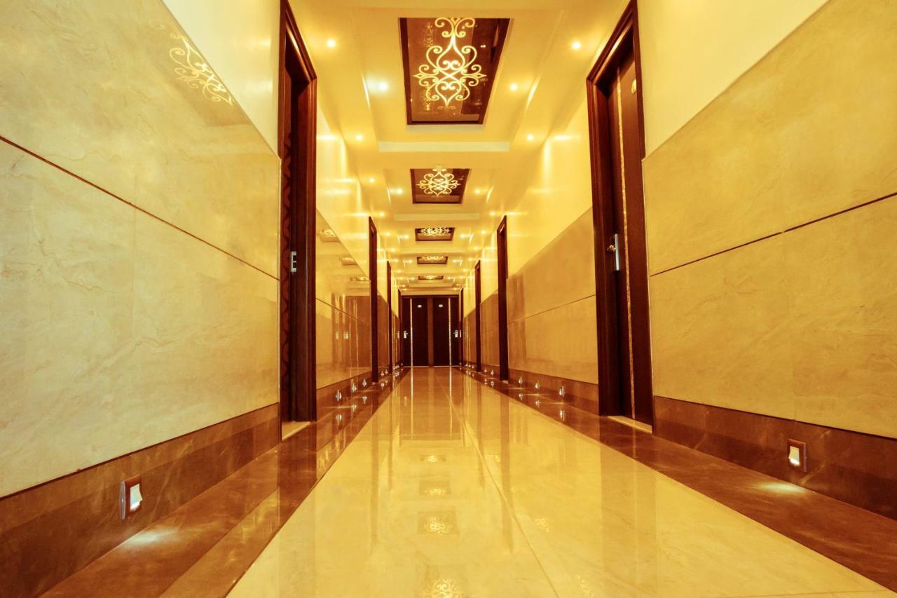 Hotel Fun City Navsari Exteriör bild