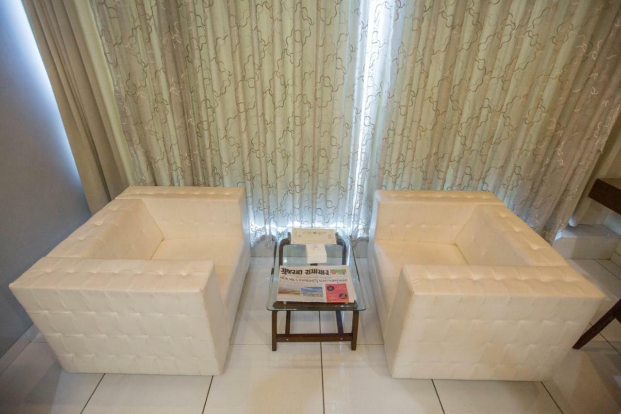 Hotel Fun City Navsari Exteriör bild